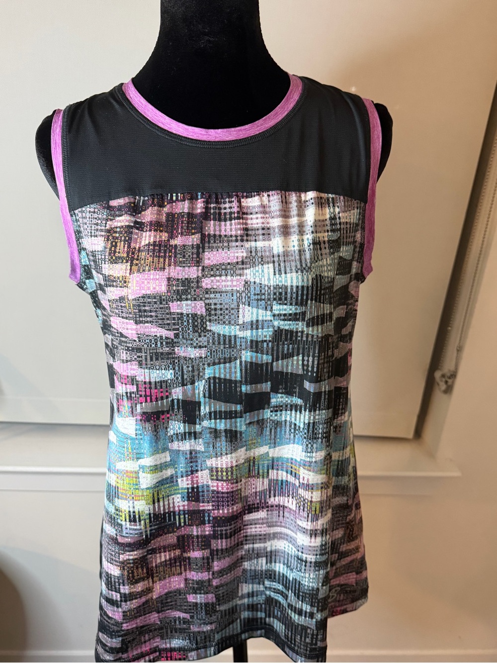 Sofibella Multicolor Print Mesh Tennis/Golf Tank Top Medium